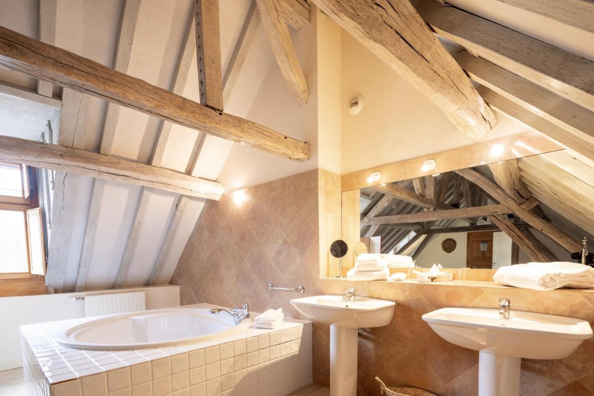 Salle de bains dans l'établissement La Maison de Rhodes Hôtel & Spa