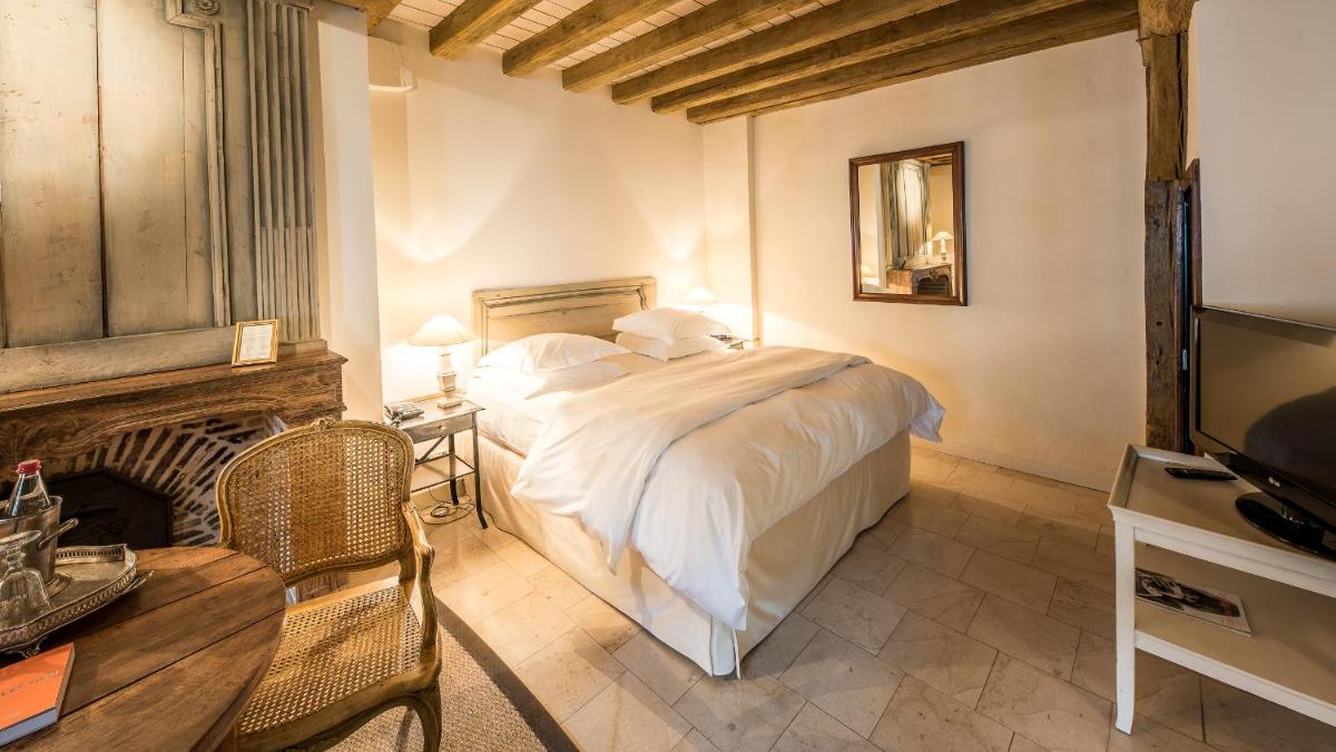 Un ou plusieurs lits dans un hébergement de l'établissement La Maison de Rhodes Hôtel & Spa