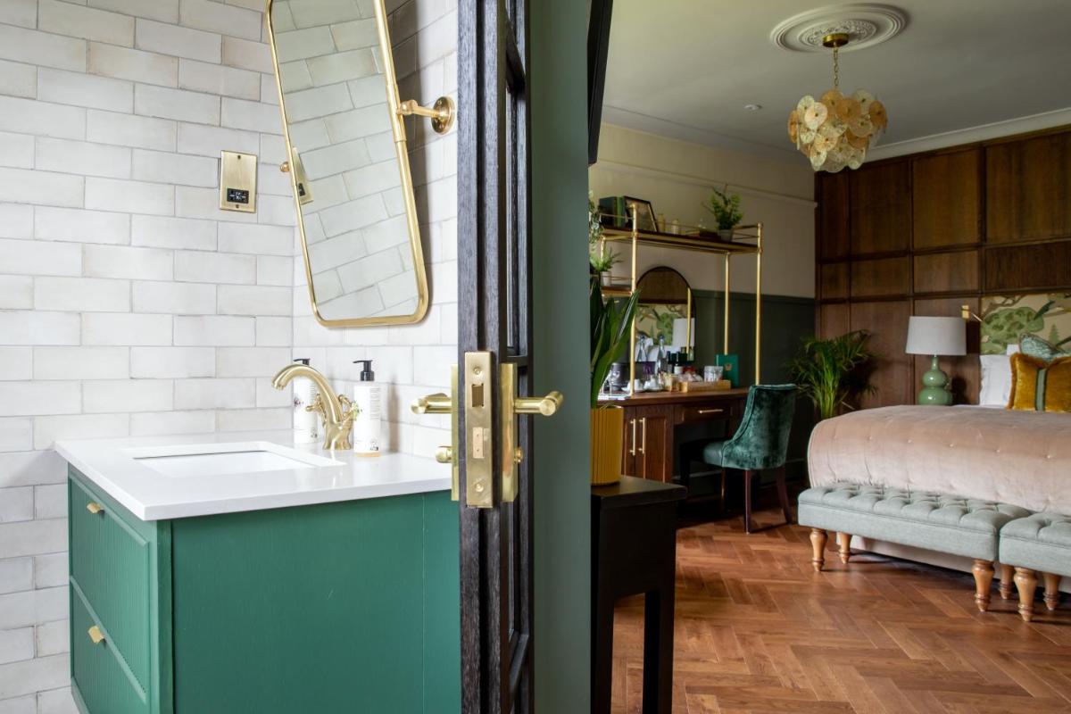 Worplesdon Place Hotel - Housity