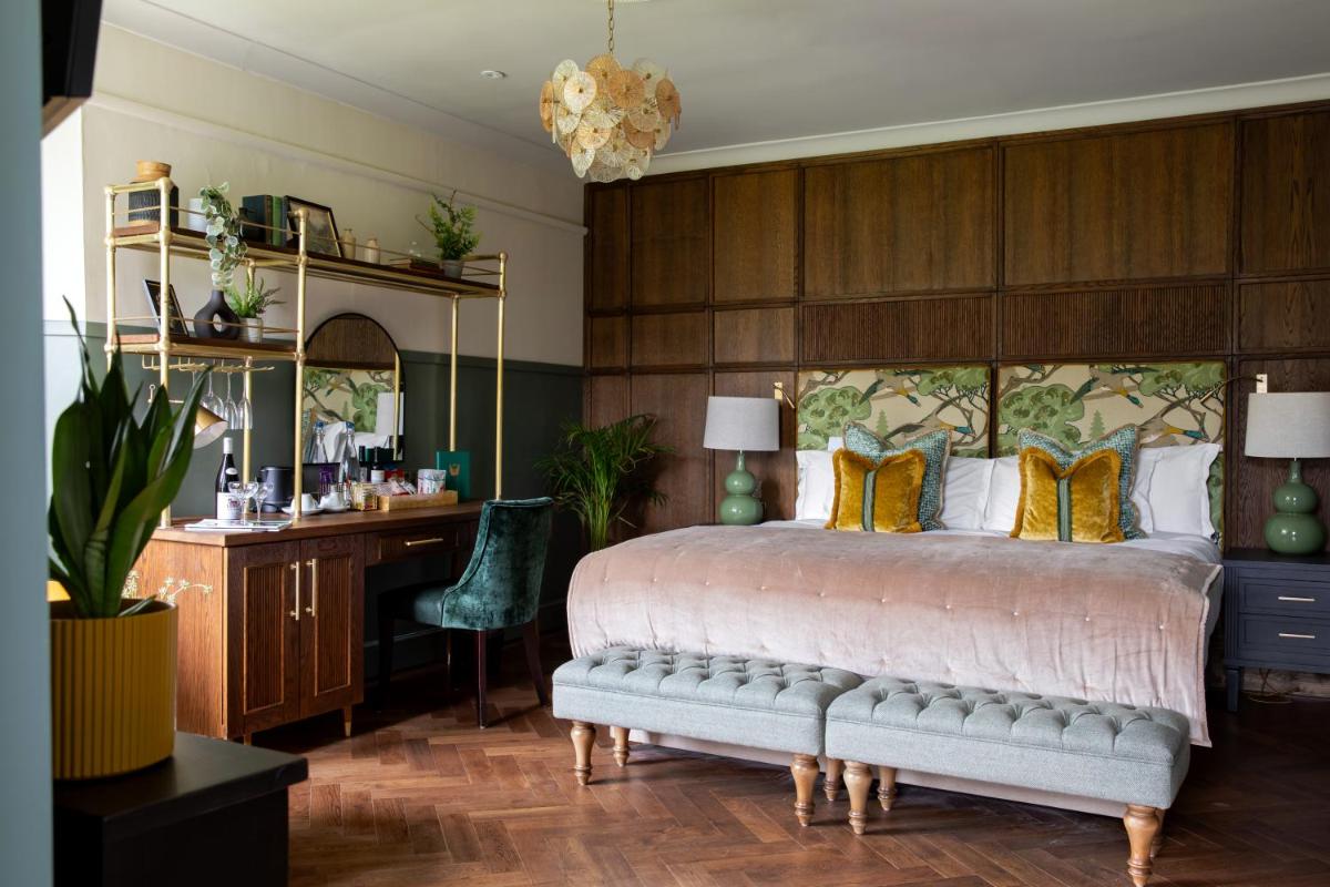 Worplesdon Place Hotel - Housity