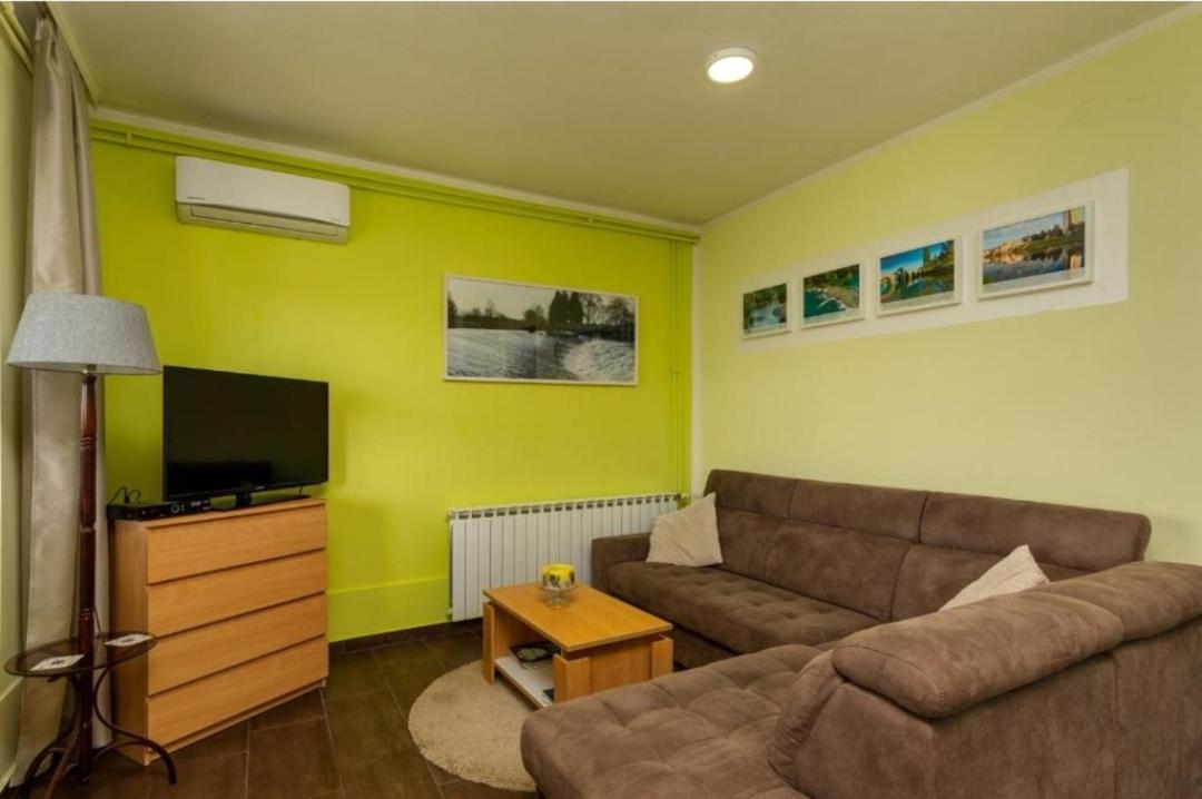 Apartment Karlovac - Housity