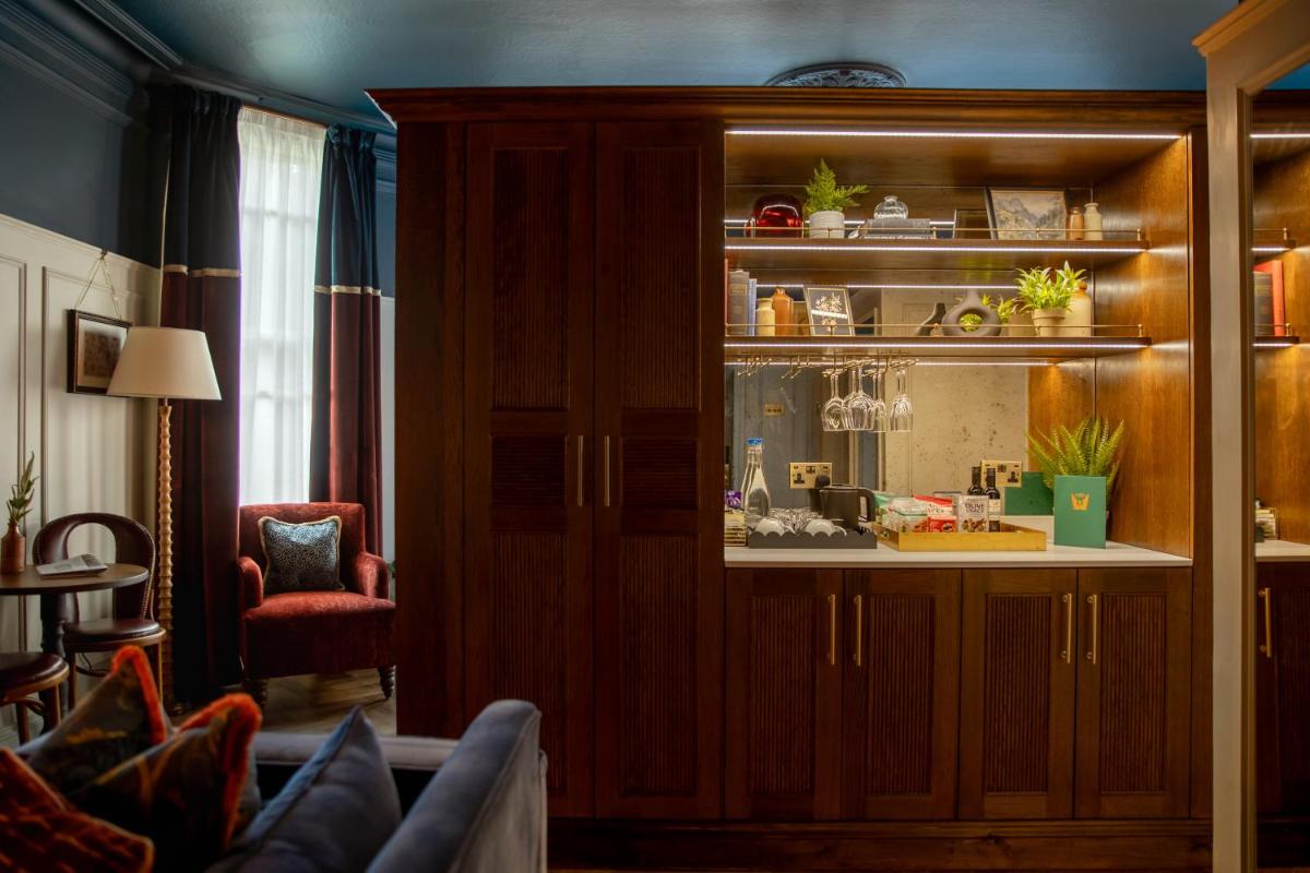 Worplesdon Place Hotel - Housity