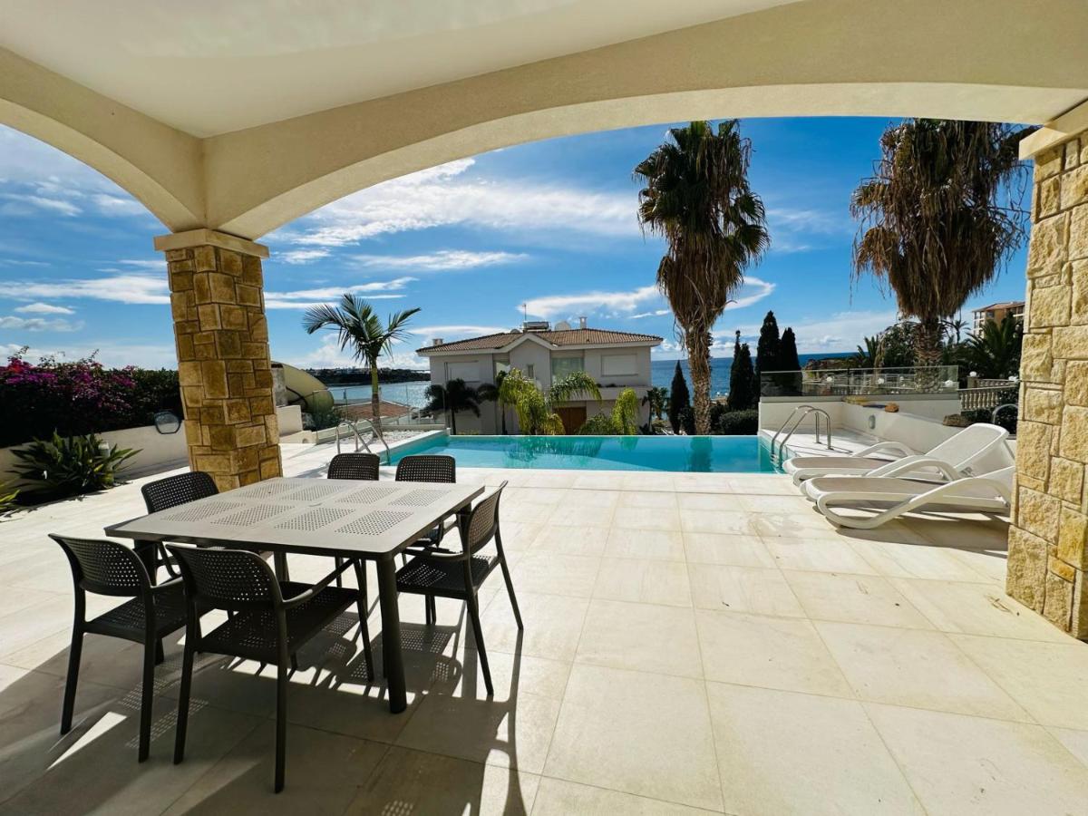 coral bay beach villa - Housity