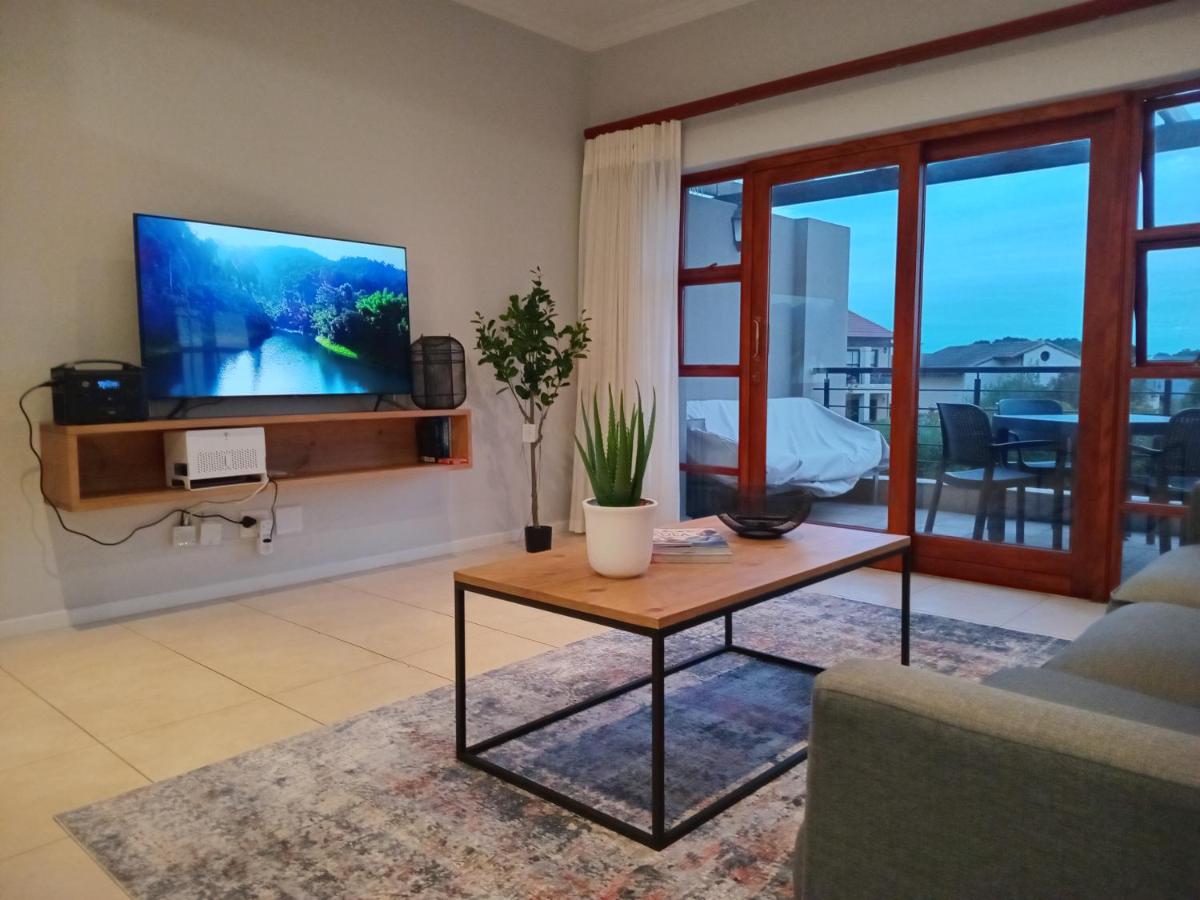 8 Whale Rock Gardens in Secure Development with great views, back up power & swimming pool - Hizvo