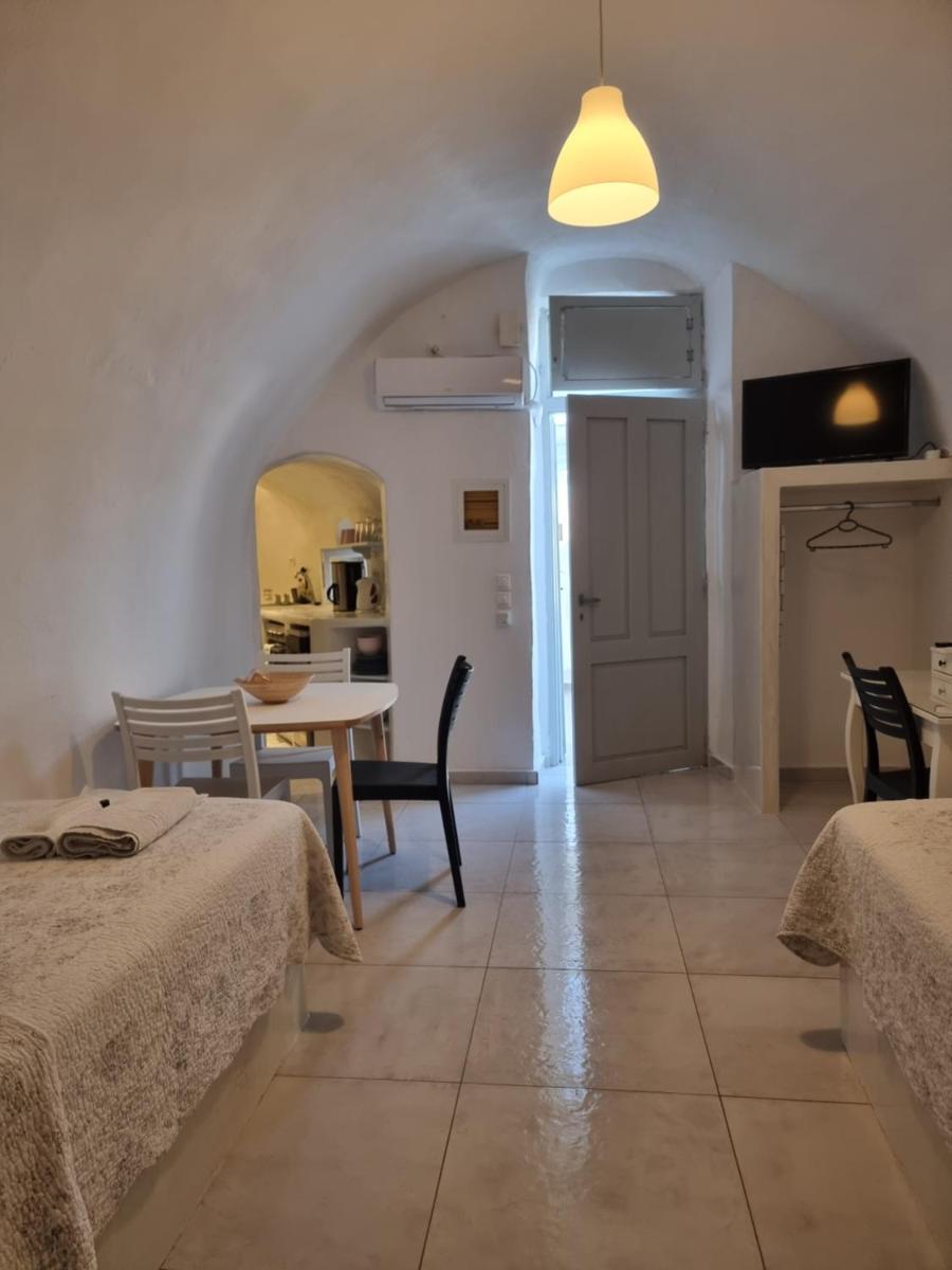 Nefeli Traditional Cave Houses - Housity