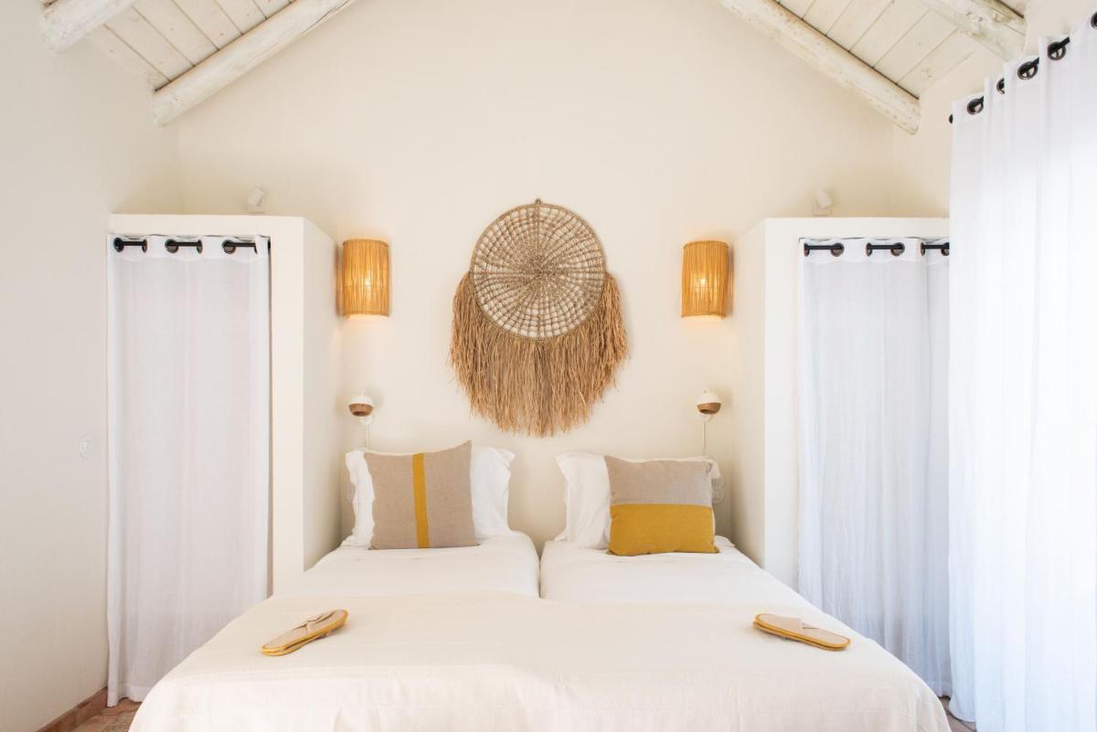 Uma cama ou camas num quarto em Independente Comporta