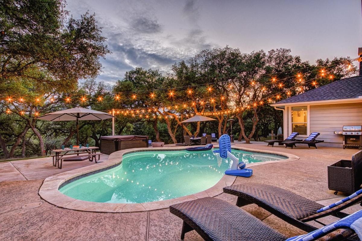 Dripping Springs Fully Renovated Luxury Retreat with Pool - Housity