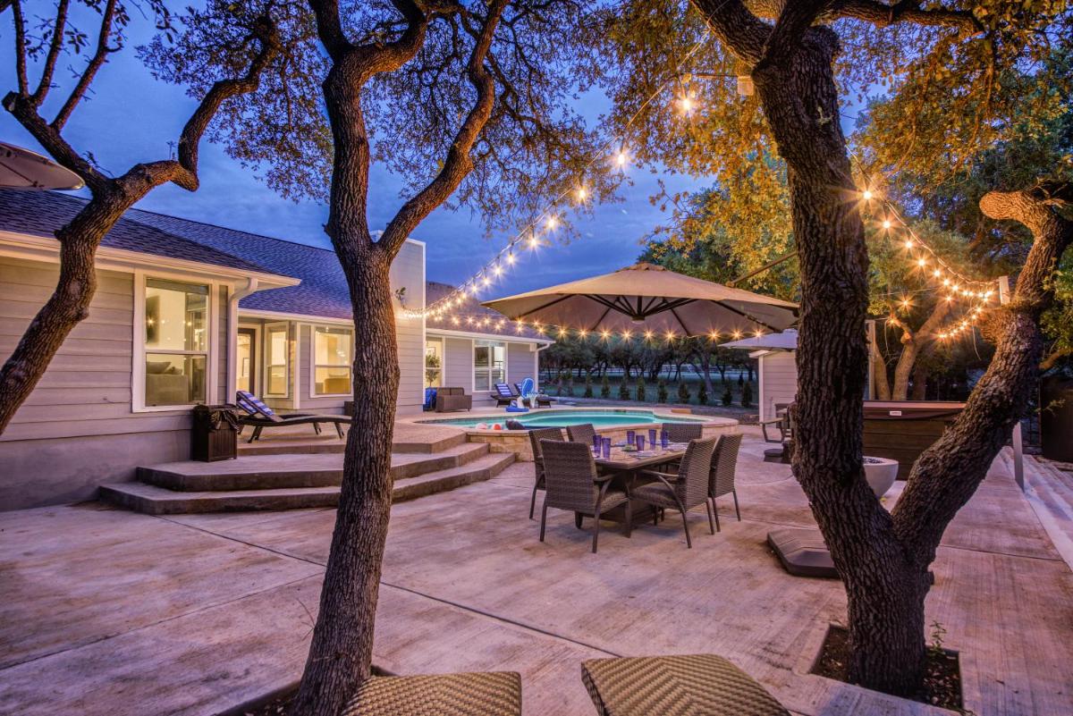 Dripping Springs Fully Renovated Luxury Retreat with Pool - Housity