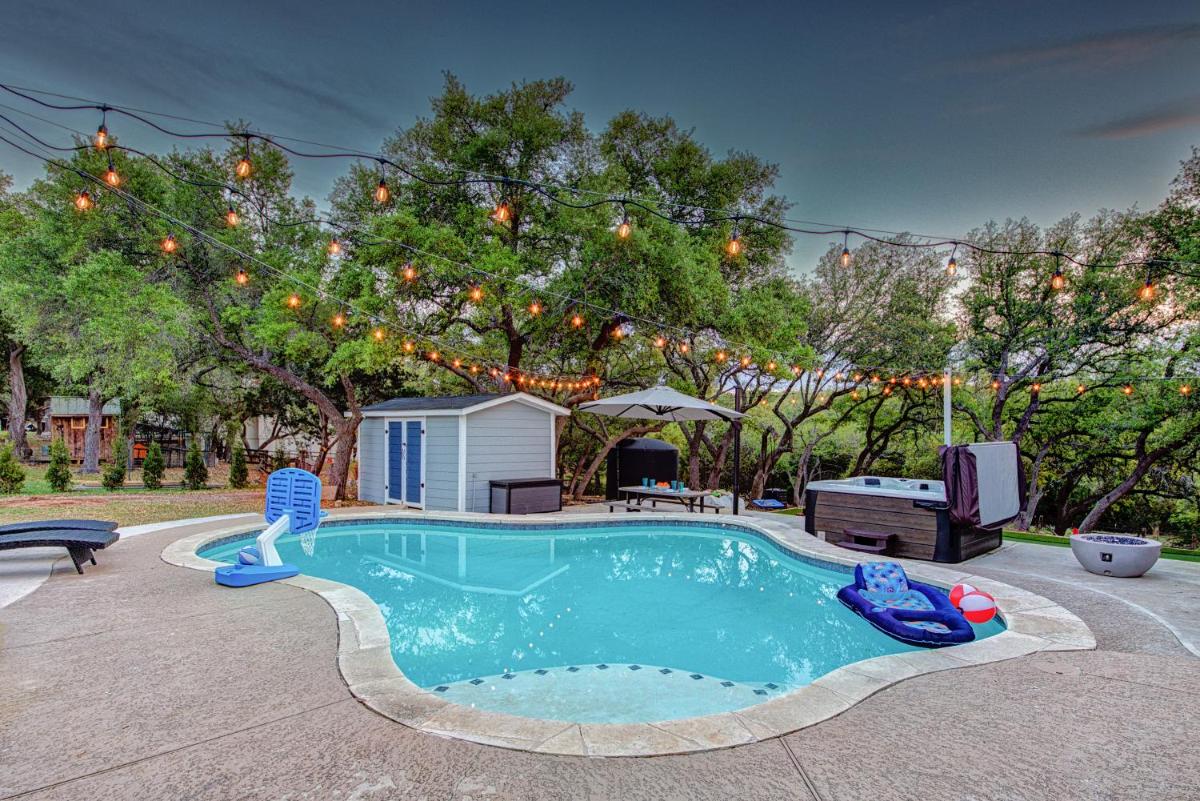 Dripping Springs Fully Renovated Luxury Retreat with Pool - Housity