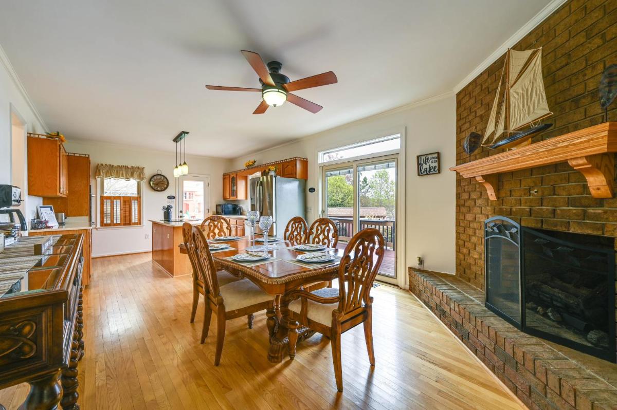 Lakefront Home with Outdoor Oasis, Kayaks, Dock - Housity