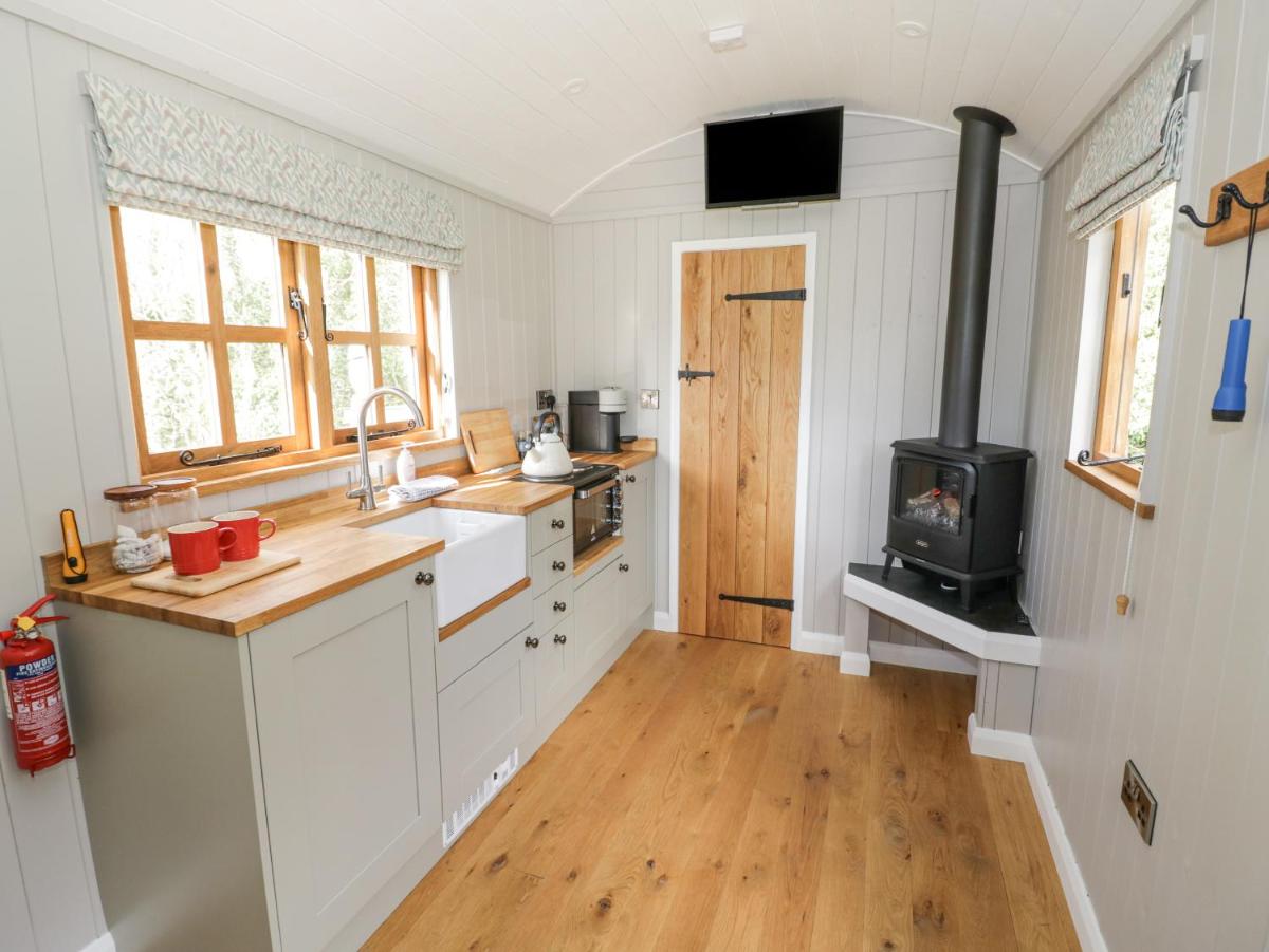 Shepherds Hut at Lythwood - Housity
