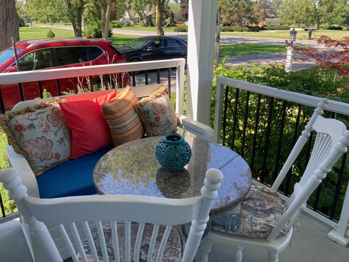 Glorious Gardens Bed and Breakfast - Housity