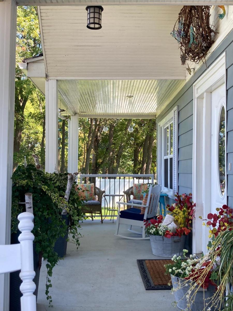 Glorious Gardens Bed and Breakfast - Housity