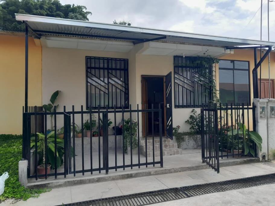 Acogedor Suite en Moyobamba - Medellín House I - Housity