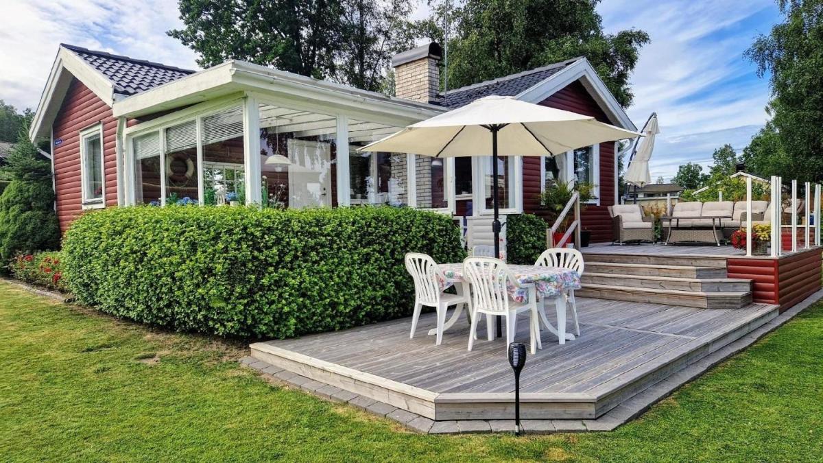 Ferienhaus am See Åsunden mit herrlicher Aussicht - Housity