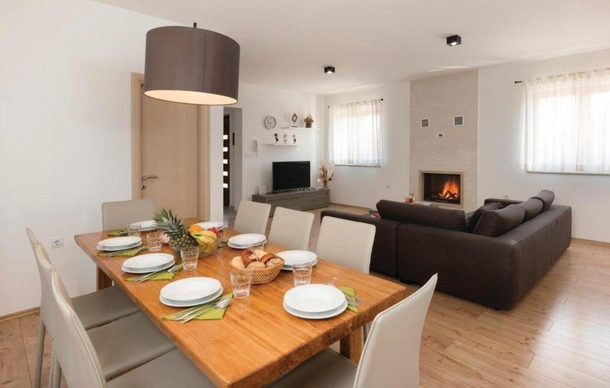 Modern eingerichtetes Ferienhaus mit privaten Swimmingpool und Meerblick - Housity