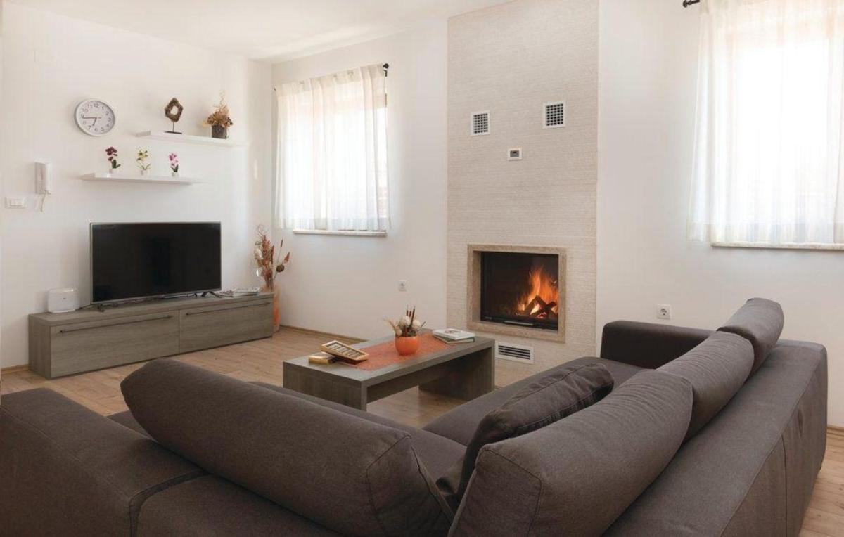 Modern eingerichtetes Ferienhaus mit privaten Swimmingpool und Meerblick - Housity