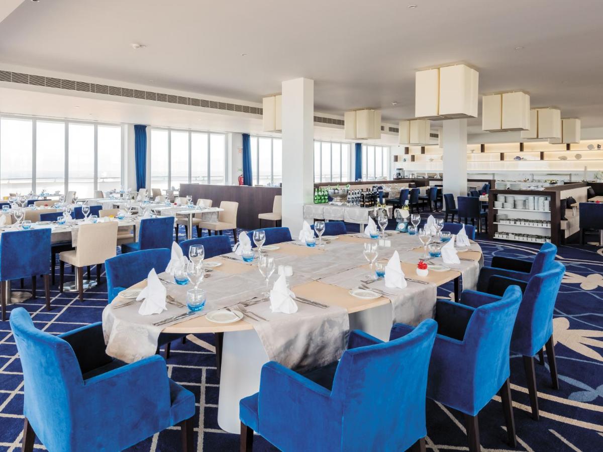 Um restaurante ou outro lugar para comer em MH Peniche
