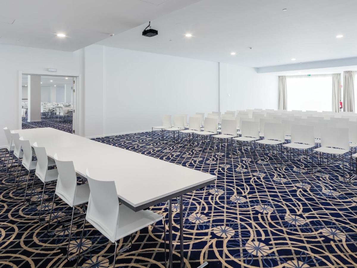 A área empresarial e/ ou a sala de conferências de MH Peniche