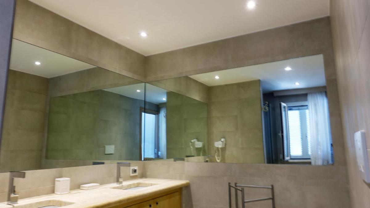 Female Resort - Housity