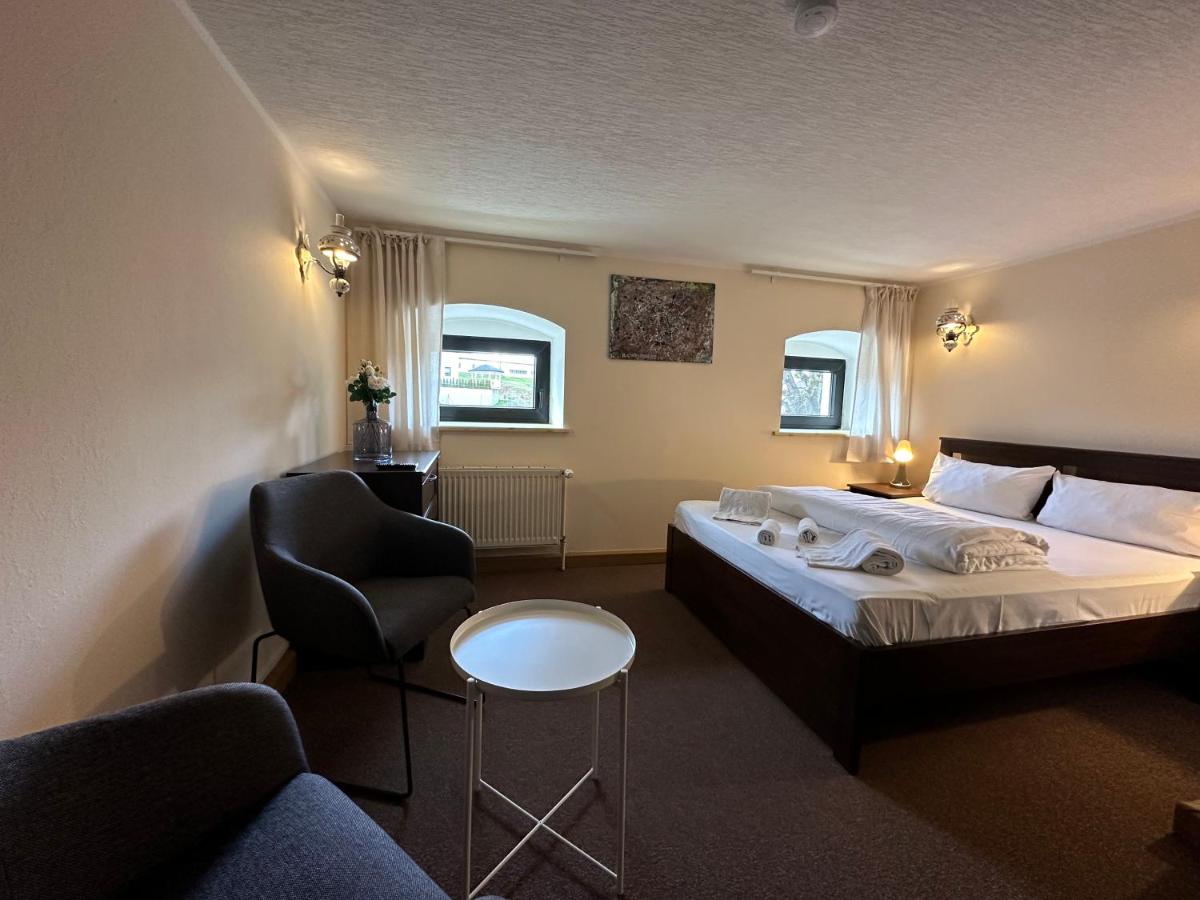 Amara.Festsaal.Gasthaus.Pension - Housity