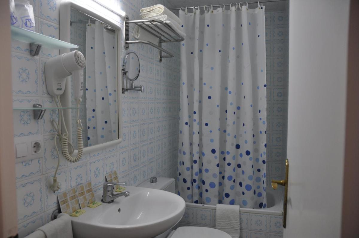 Hostal - Pensión El Amigo - Housity