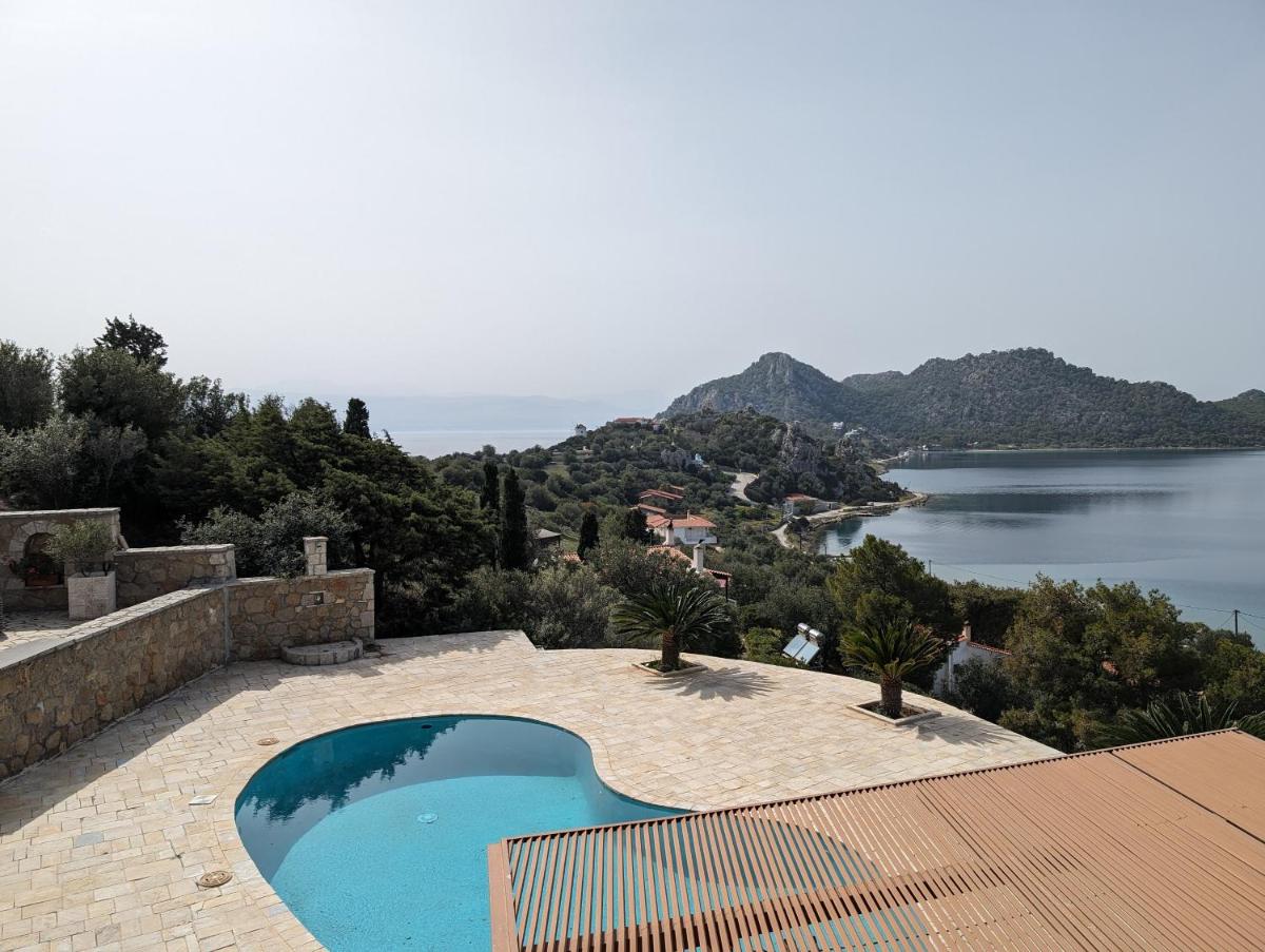 Villa Limni - Housity