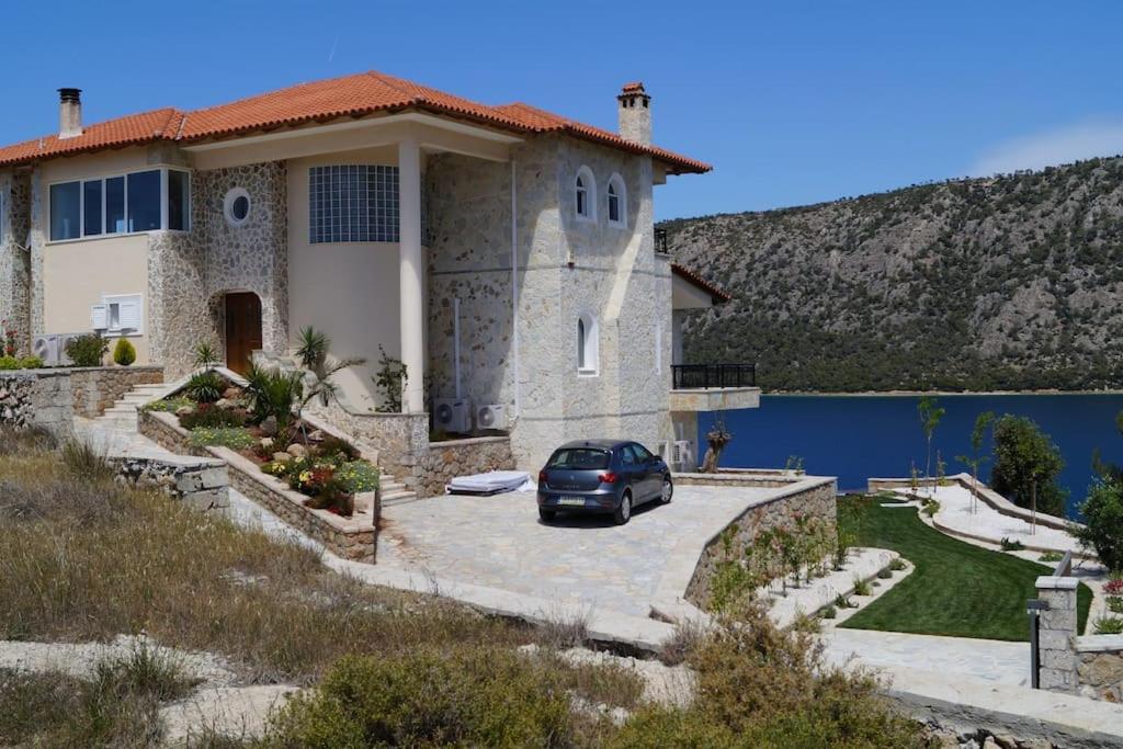 Villa Limni - Housity