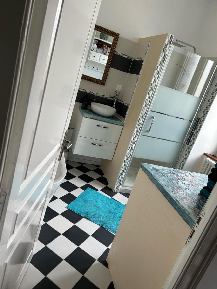 BnB Maison d'Art Breakfast in the Art Gallery - Housity