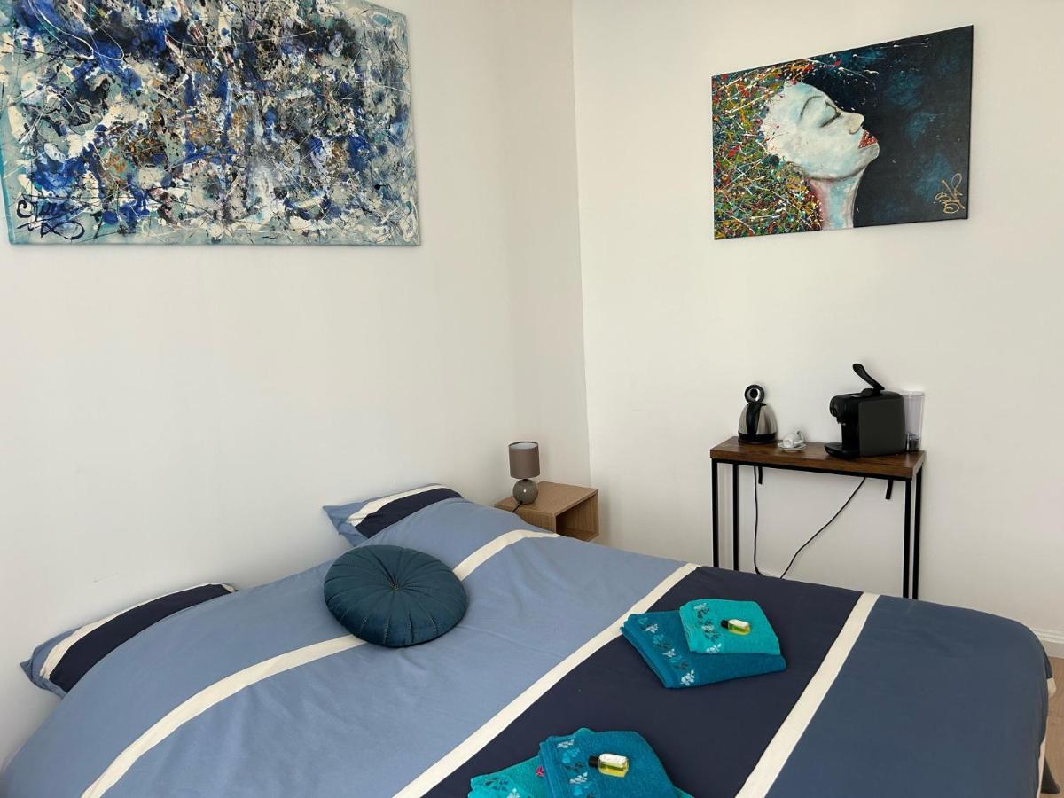 BnB Maison d'Art Breakfast in the Art Gallery - Housity