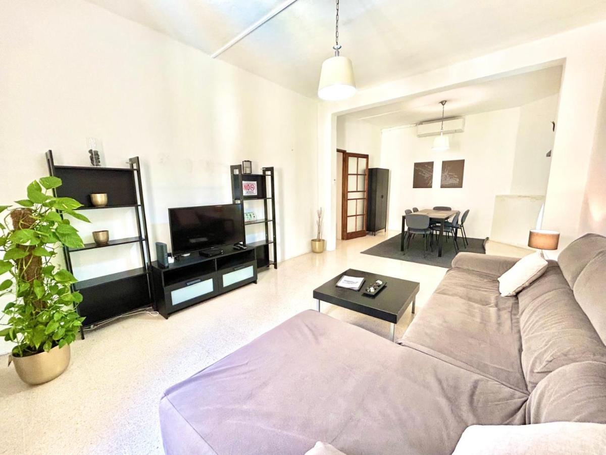 St Julians - Balluta Bay large 3 bedroom apartment - Housity