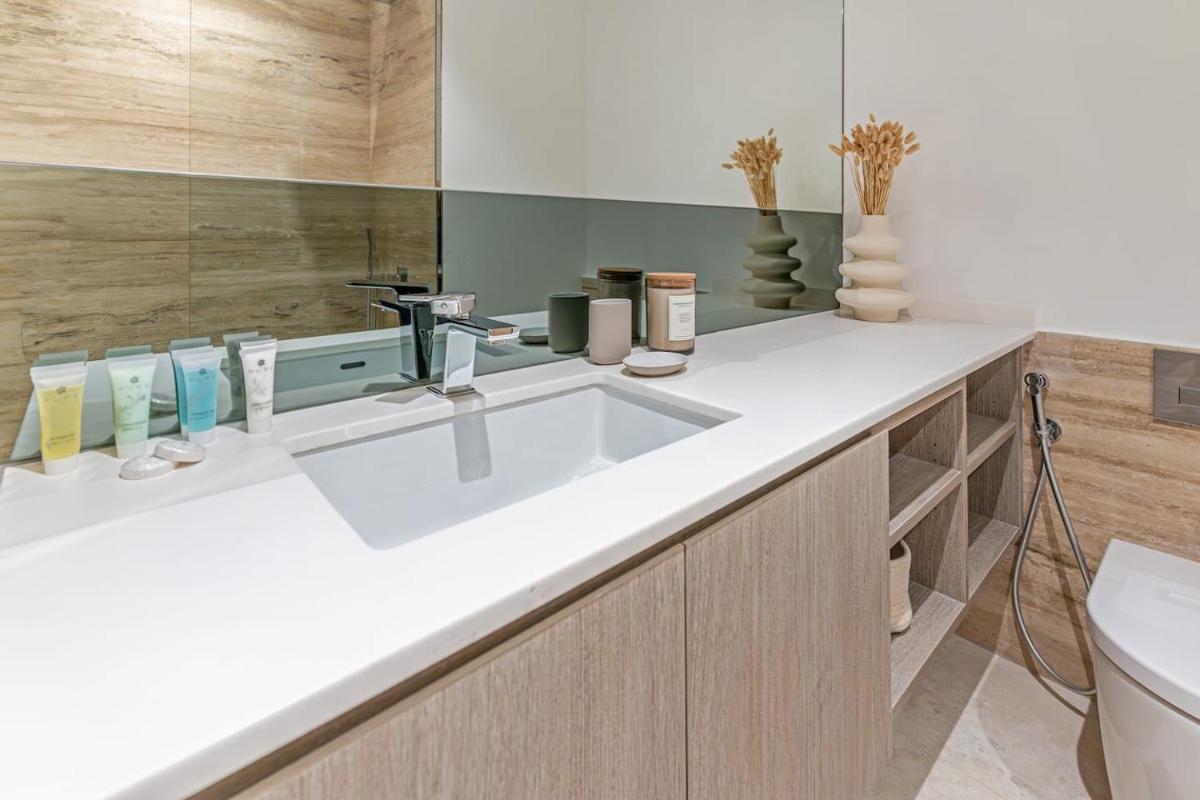 Urban Elegance New Studio Near Dubai Mall & Burj - Housity