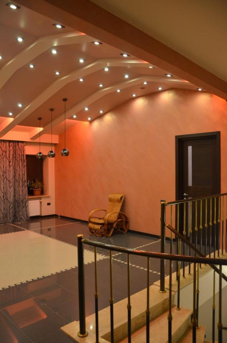 Benard's - Housity