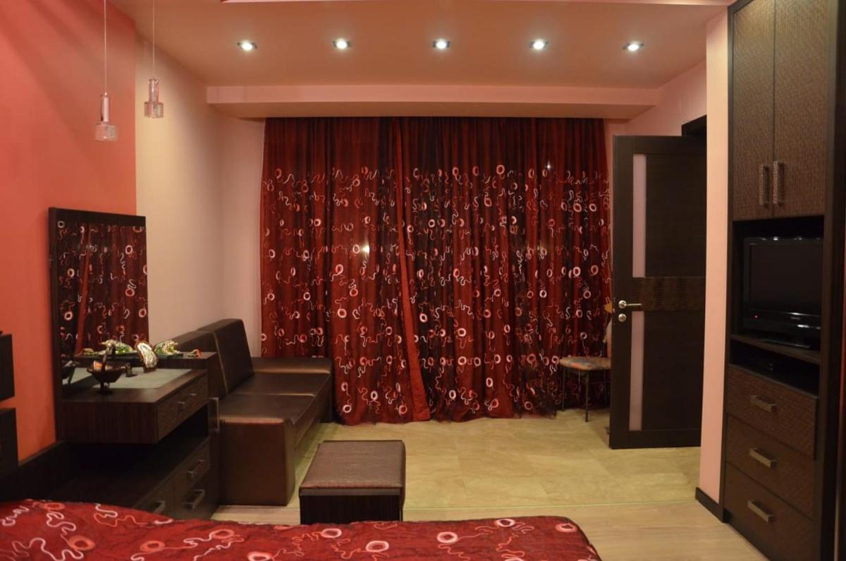 Benard's - Housity