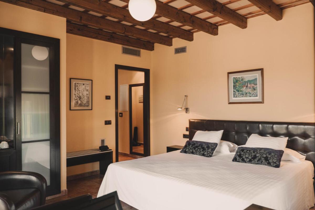 Hotel Vall de Bas - Housity