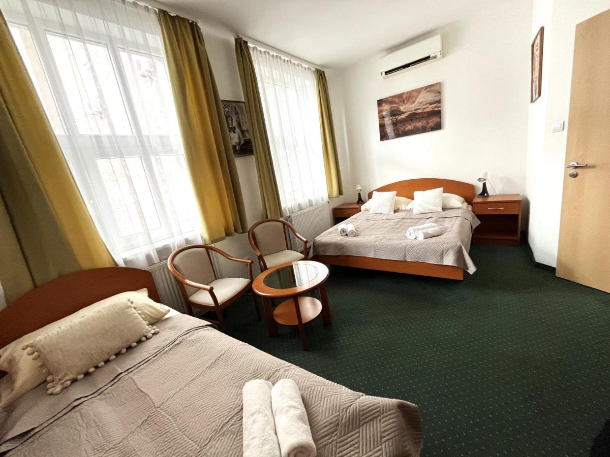 Broadway City Guesthouse - Housity