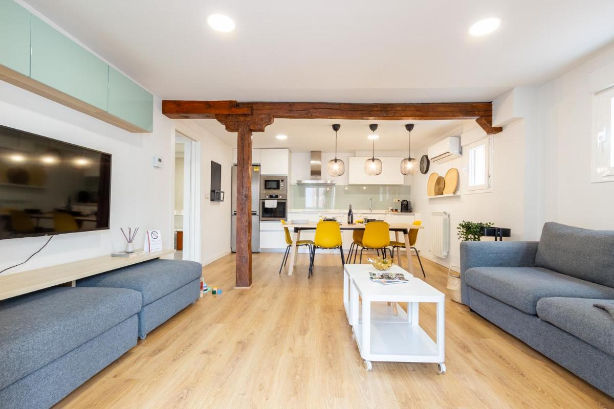 INSIDEHOME Apartments - La Casa del Almirante - Housity