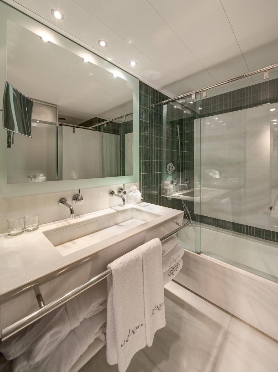 Un baño de Hotel Urban, a Small Luxury Hotel of the World