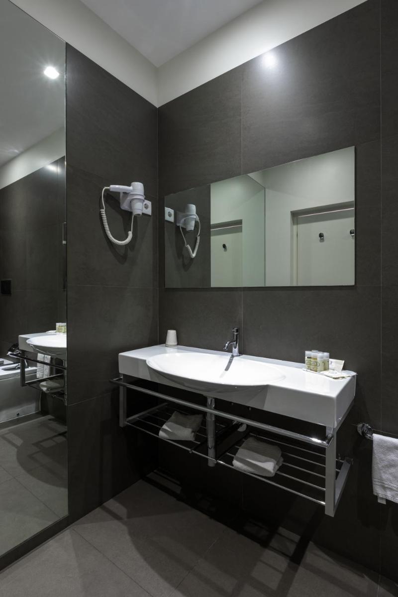 Uma casa de banho em Tempus Hotel & Spa