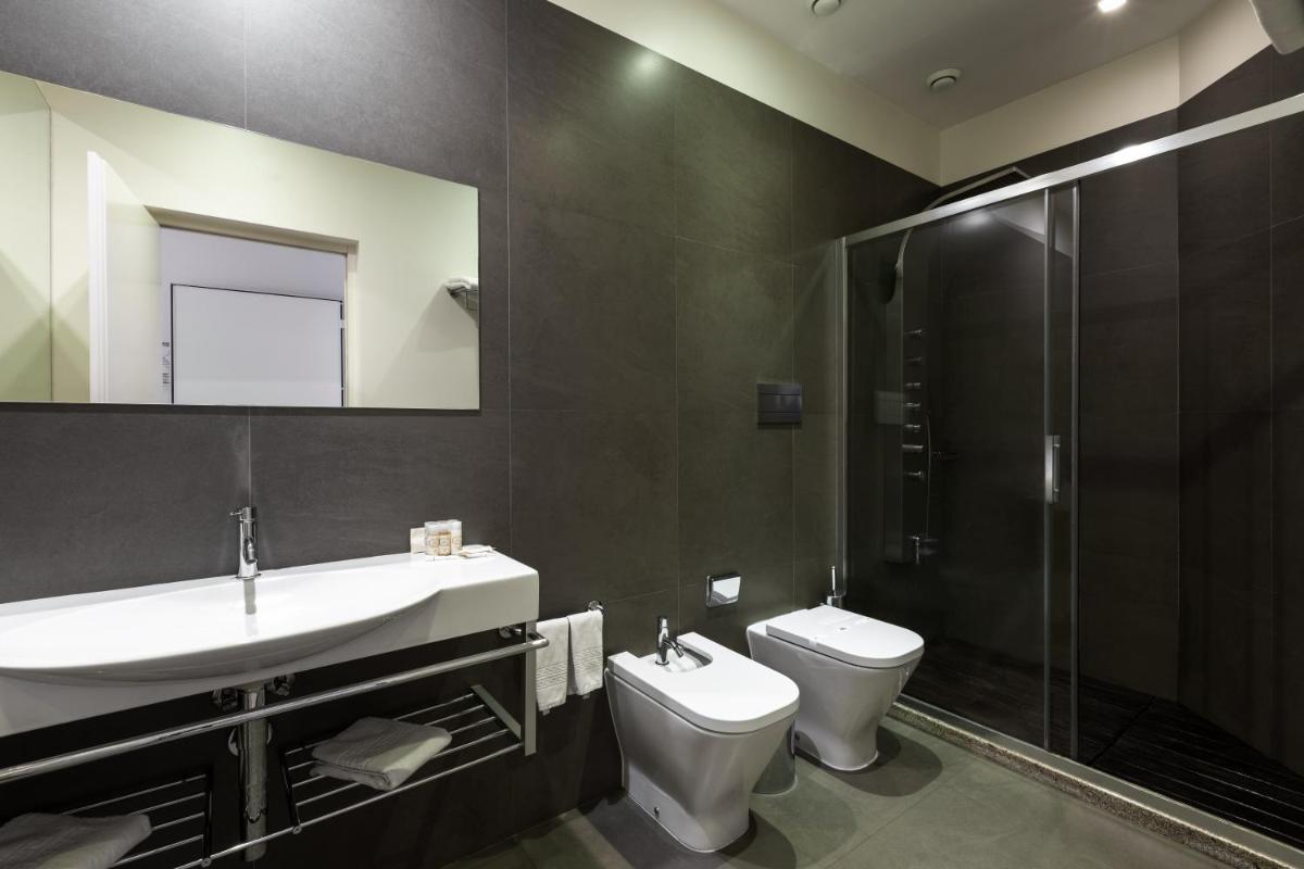 Uma casa de banho em Tempus Hotel & Spa