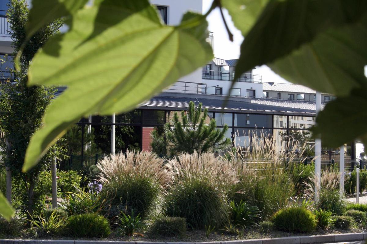 Jardin de l'établissement Thalasso Concarneau Spa Marin Resort