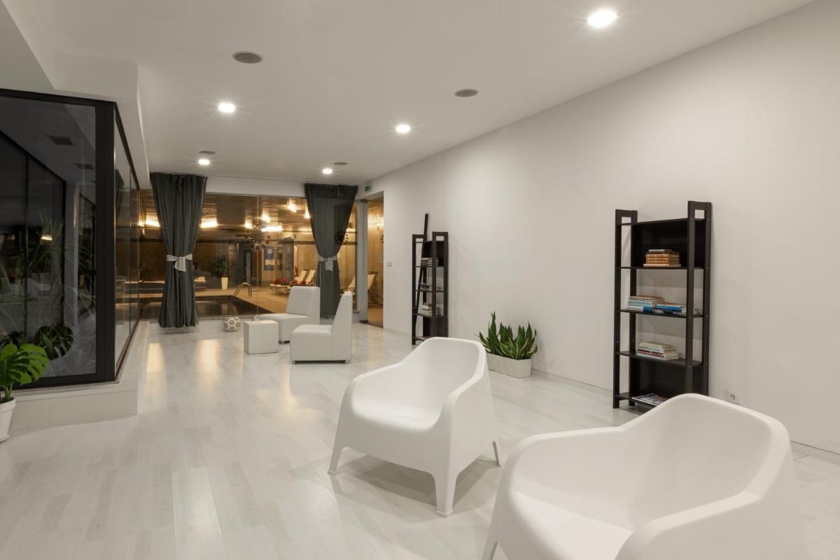 Uma área de estar em Tempus Hotel & Spa