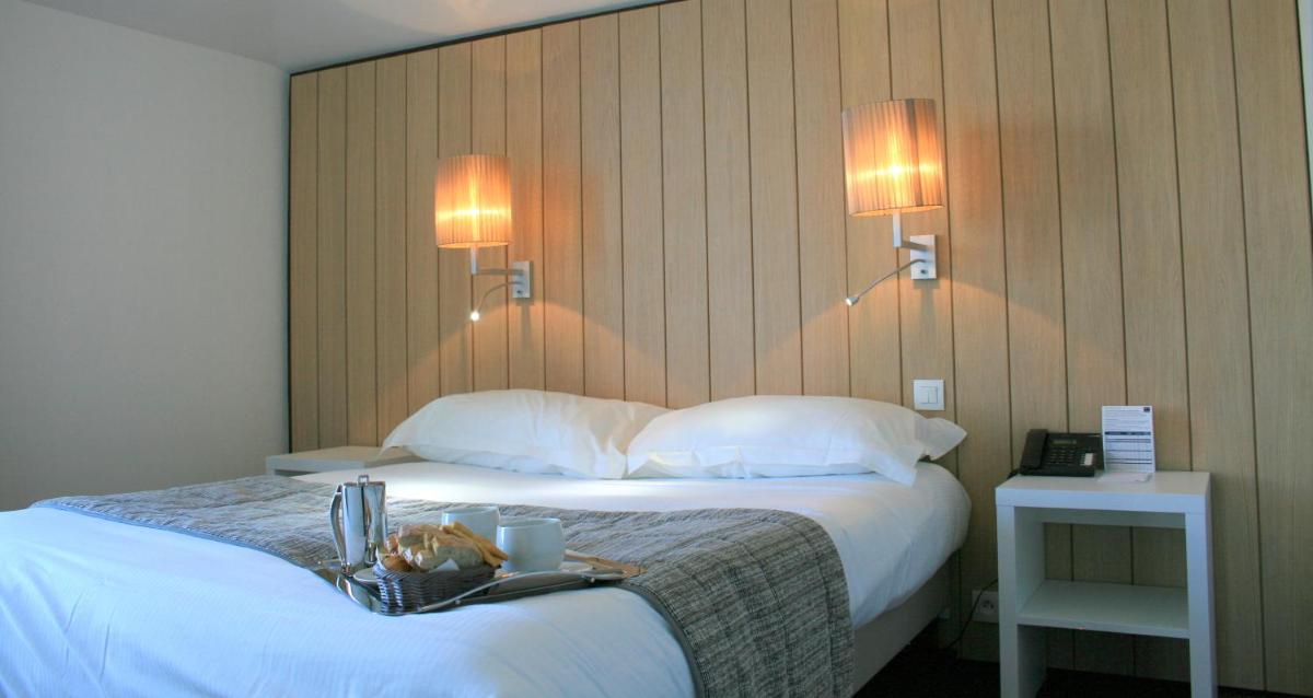 Un ou plusieurs lits dans un hébergement de l'établissement Thalasso Concarneau Spa Marin Resort
