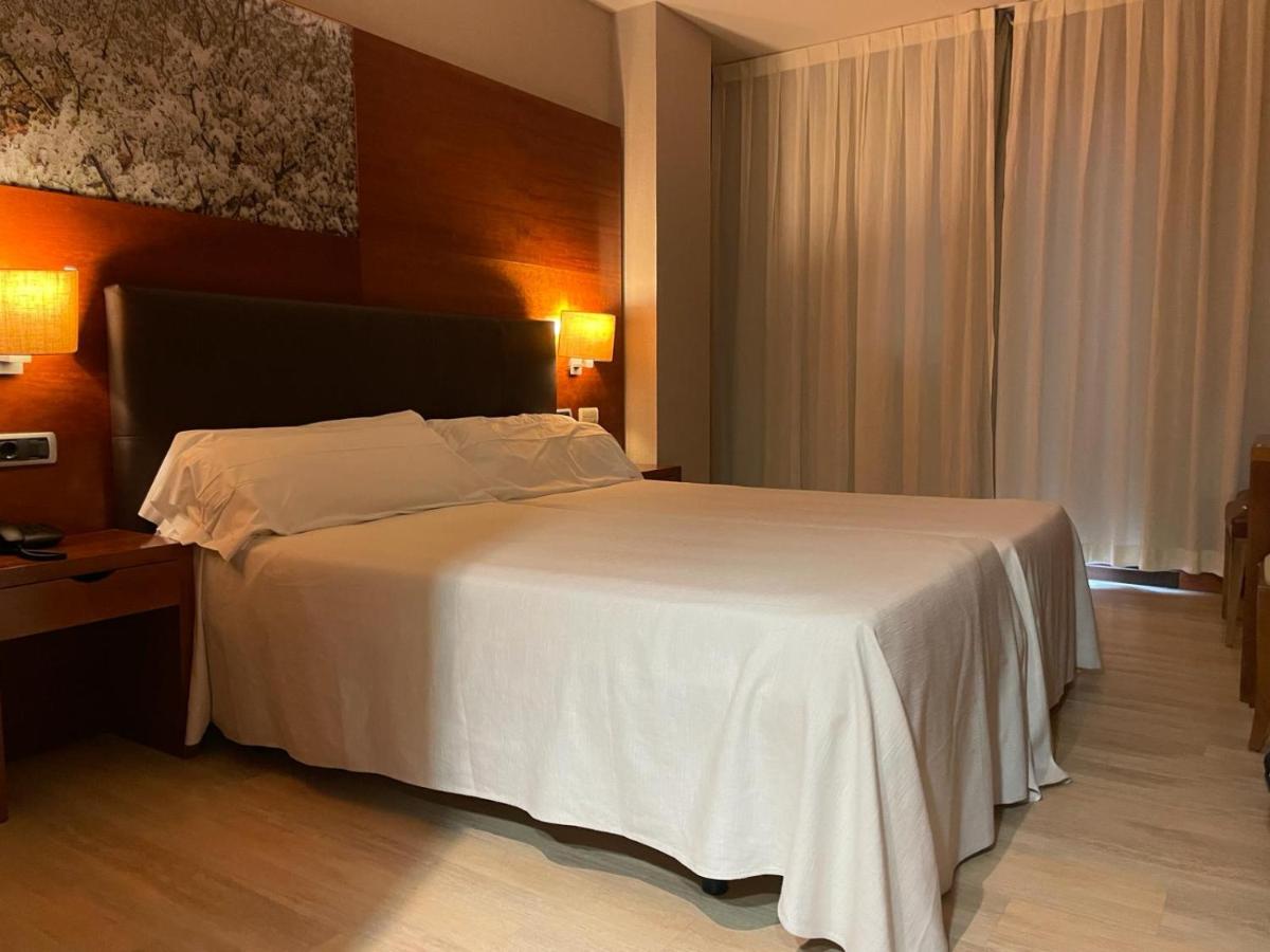 Cama o camas de una habitación en Hotel Balneario Valle del Jerte