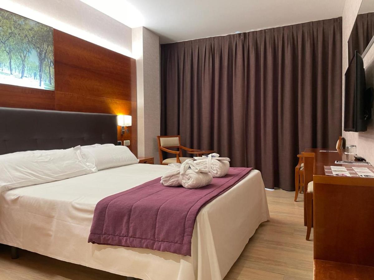 Cama o camas de una habitación en Hotel Balneario Valle del Jerte