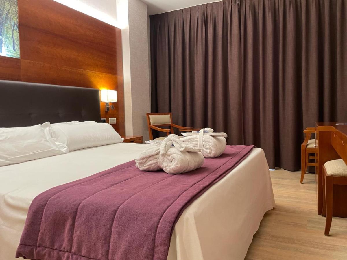 Cama o camas de una habitación en Hotel Balneario Valle del Jerte