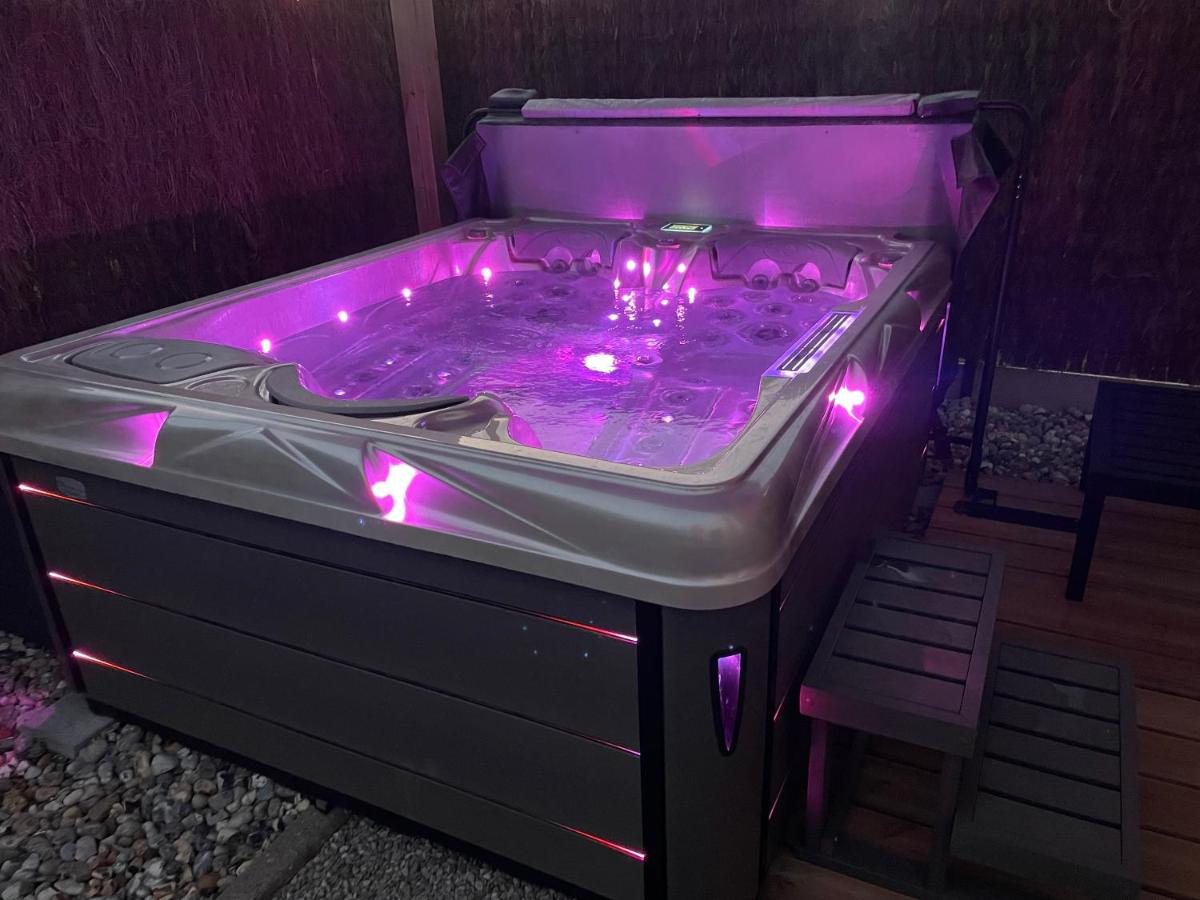 gite du vieux saule 1 gite avec spa privatif pour 2 personnes 1 suite familiale sans spa - Housity