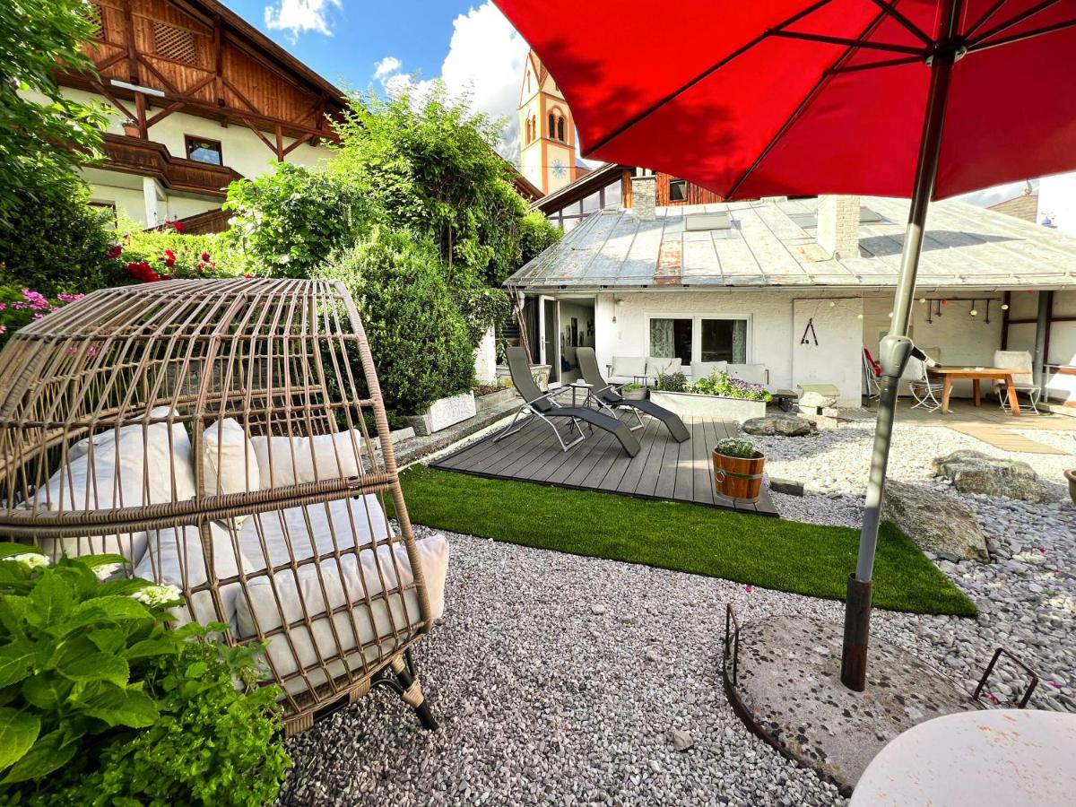 Mitten im Zentrum Ferienwohnungen mit sonniger Terrasse - Housity