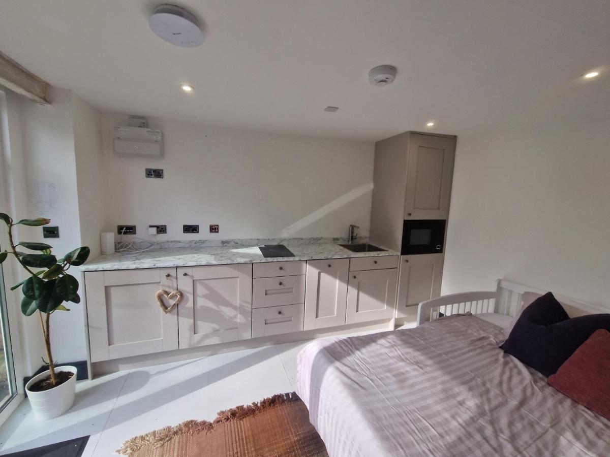 Garden Apartment, sleeps 4 - Housity