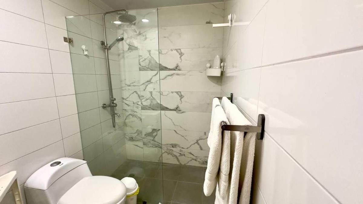 Bello apartamento en Evaristo Morales, 1 BR - Housity